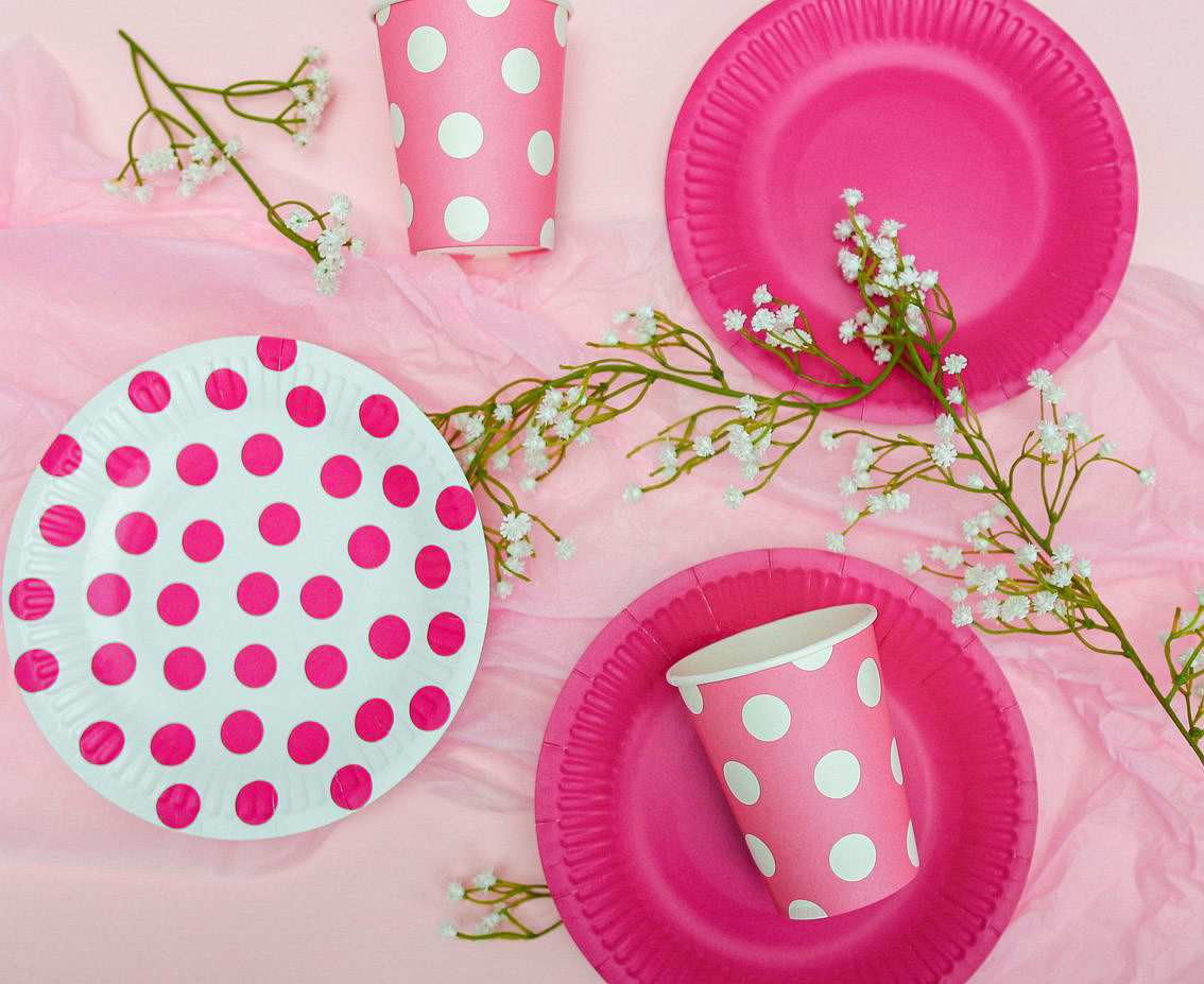 Paper plates Polka Dots, magenta, 18 cm, 6 pcs